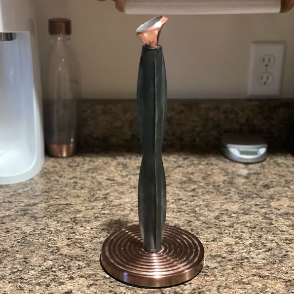 Paper towel holder - Picture 2 of 2